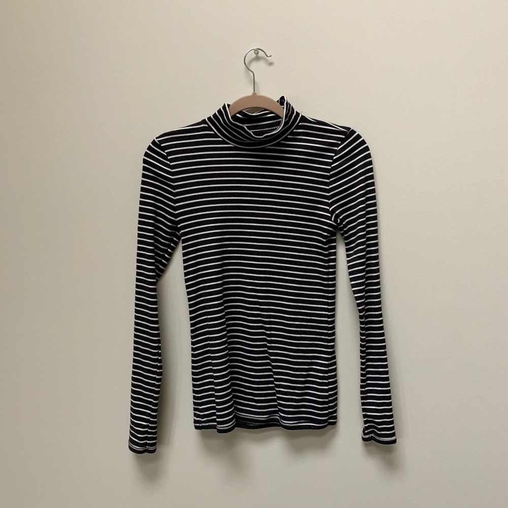 *3/$20* ABERCROMBIE Striped Mock Neck Long Sleeve
